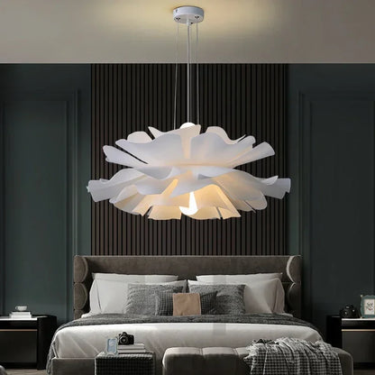Pendellampe i lotusblomst-design – Dekorativ loftlampe med lagdelt skærm