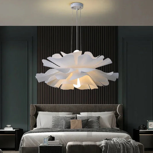 Pendellampe i lotusblomst-design – Dekorativ loftlampe med lagdelt skærm