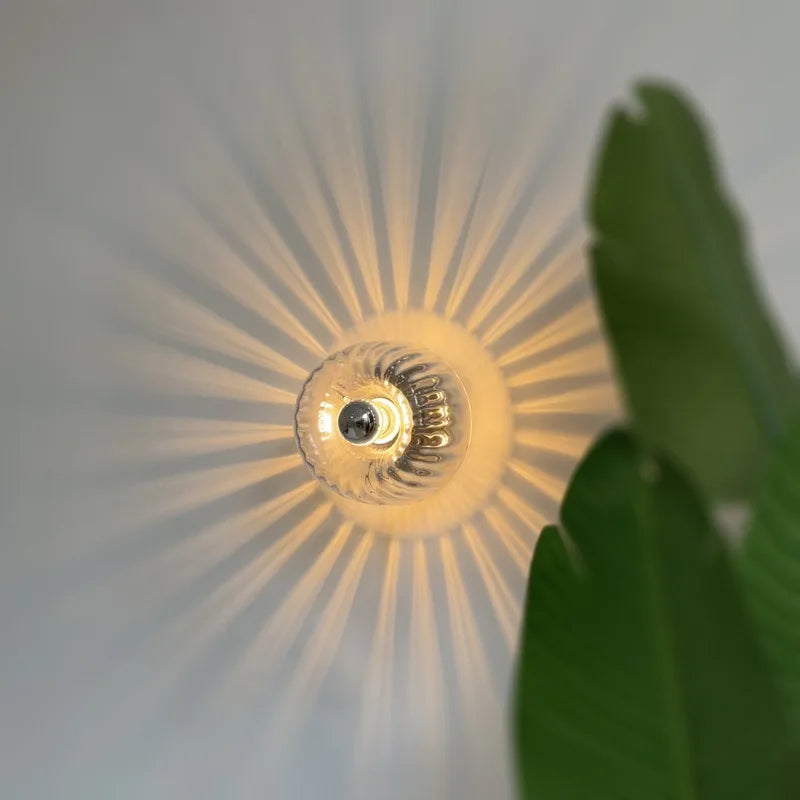 Elegant loftlampe i glas med krystaldesign