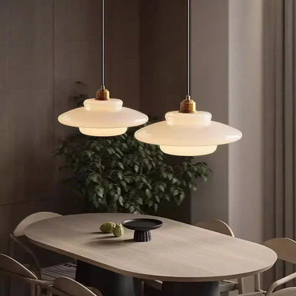 Pendellampe med Mælkehvidt Glas