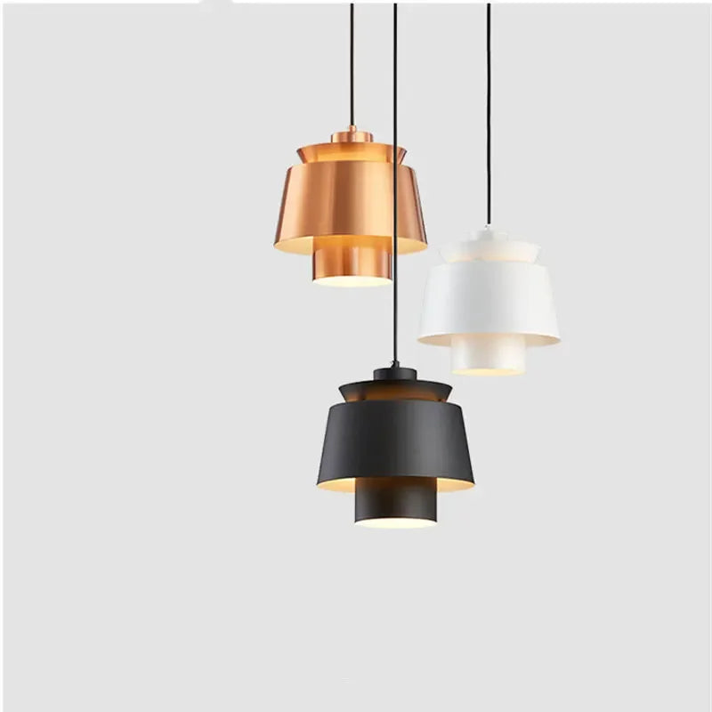 Moderne pendellampe med metalskærm