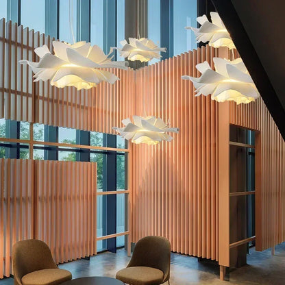 Pendellampe i lotusblomst-design – Dekorativ loftlampe med lagdelt skærm