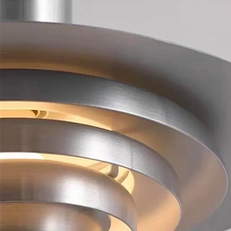 Retro pendellampe i aluminium med lagdelt LED-design