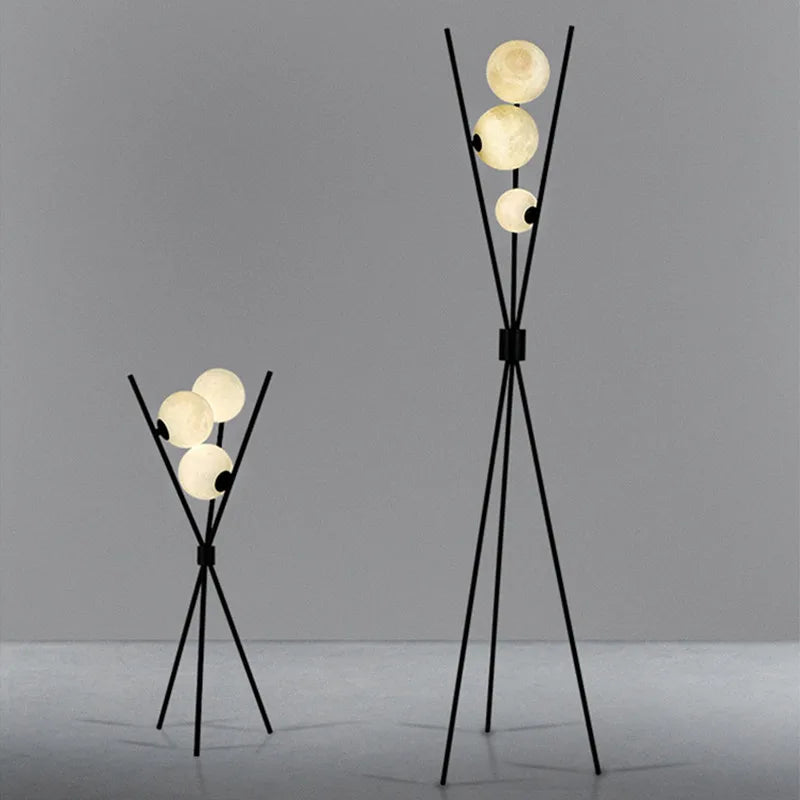 Designer LED Gulvlampe med Månekugleskærme – Bord- og Gulvlampe på Trefod
