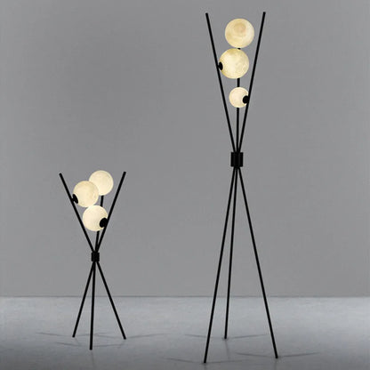 Designer LED Gulvlampe med Månekugleskærme – Bord- og Gulvlampe på Trefod