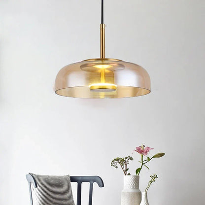 Moderne pendellampe med glasskærm