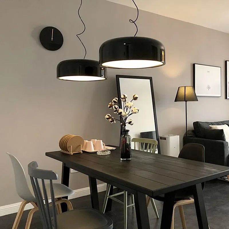 Moderne LED-pendellampe i diskform