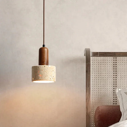 Pendellampe i natursten og træ – moderne loftlampe til køkken eller spisestue