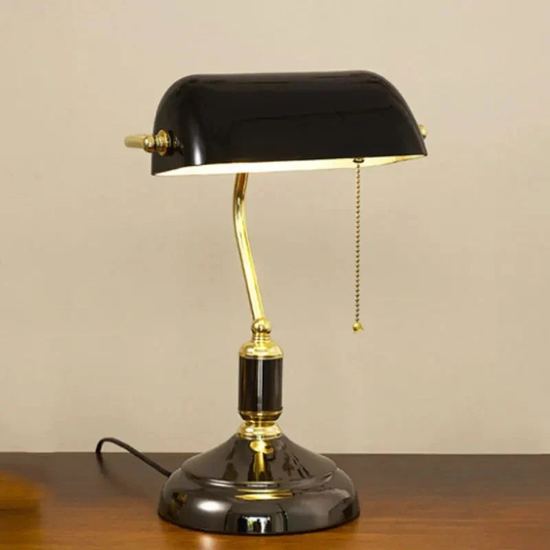 Klassisk Retro Bordlampe i Vintage Stil
