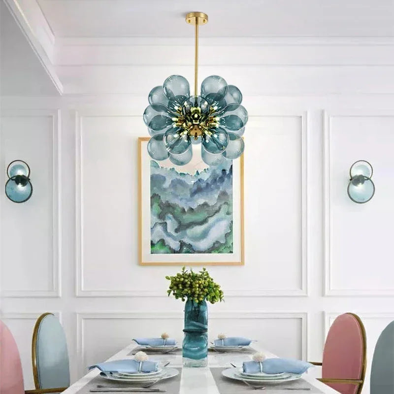 Moderne designerlysekrone med dråbeformede skærme