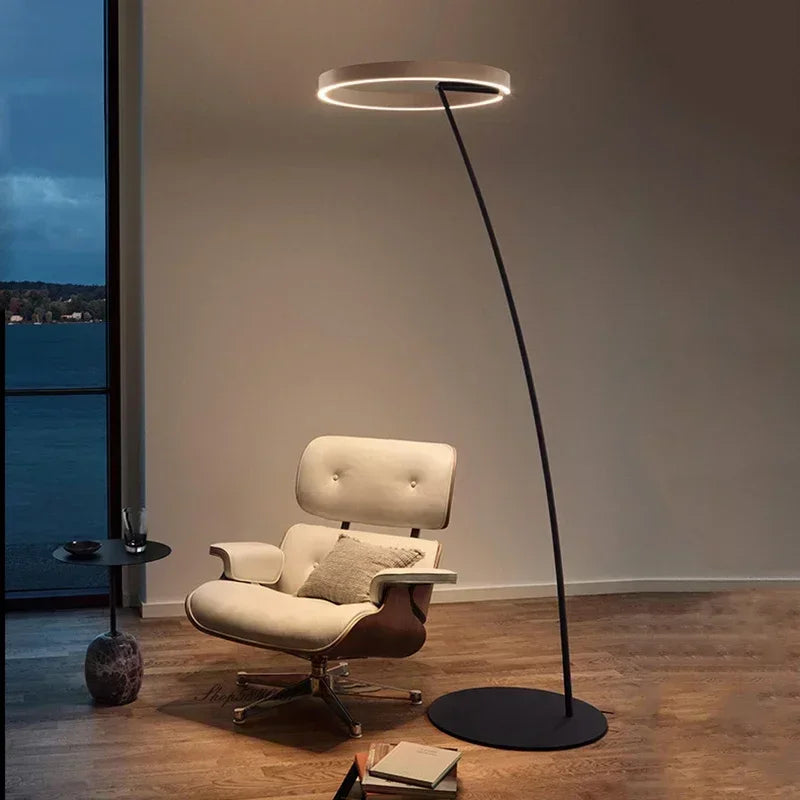 Moderne gulvlampe med rund ring-skærm og LED