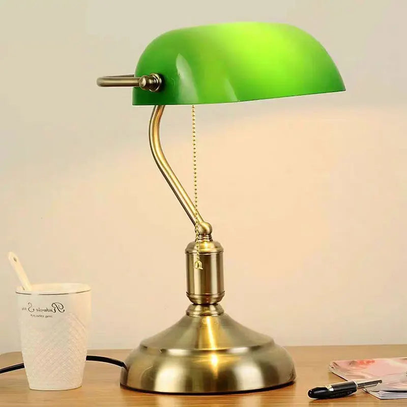 Klassisk Retro Bordlampe i Vintage Stil
