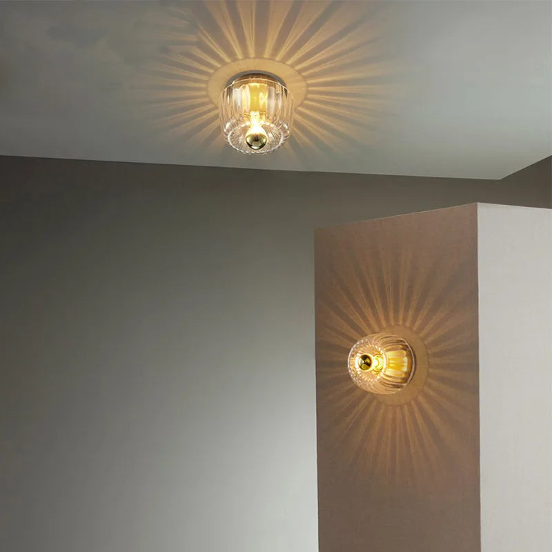 Elegant loftlampe i glas med krystaldesign