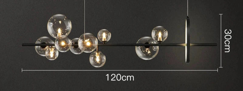 Lineær lysekrone med glaskugler og LED-ring på sort stel