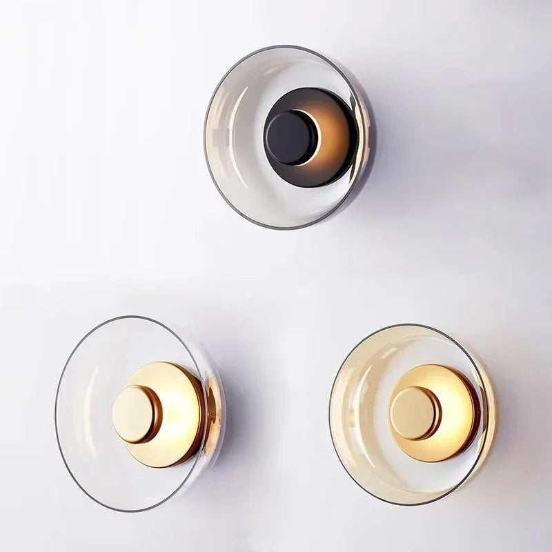 Moderne væglampe med rund glasskærm
