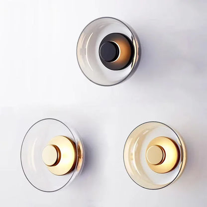 Moderne væglampe med rund glasskærm