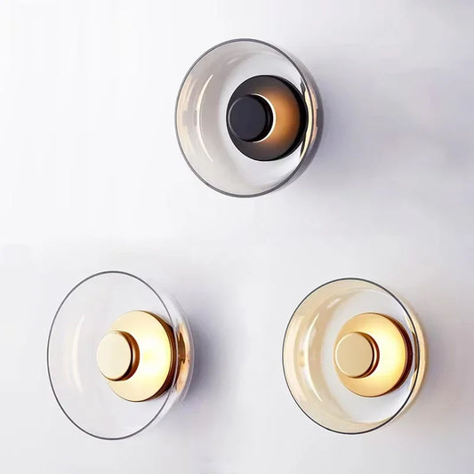 Moderne væglampe med rund glasskærm