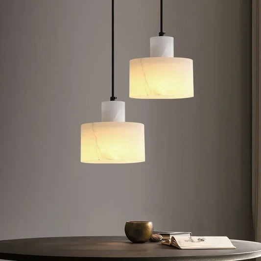 Pendellampe med Marmorkuppel – Minimalistisk Elegance