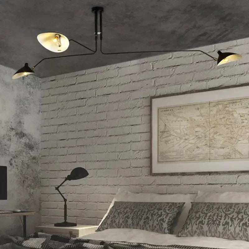 Sort loftlampe med drejelige arme – moderne design