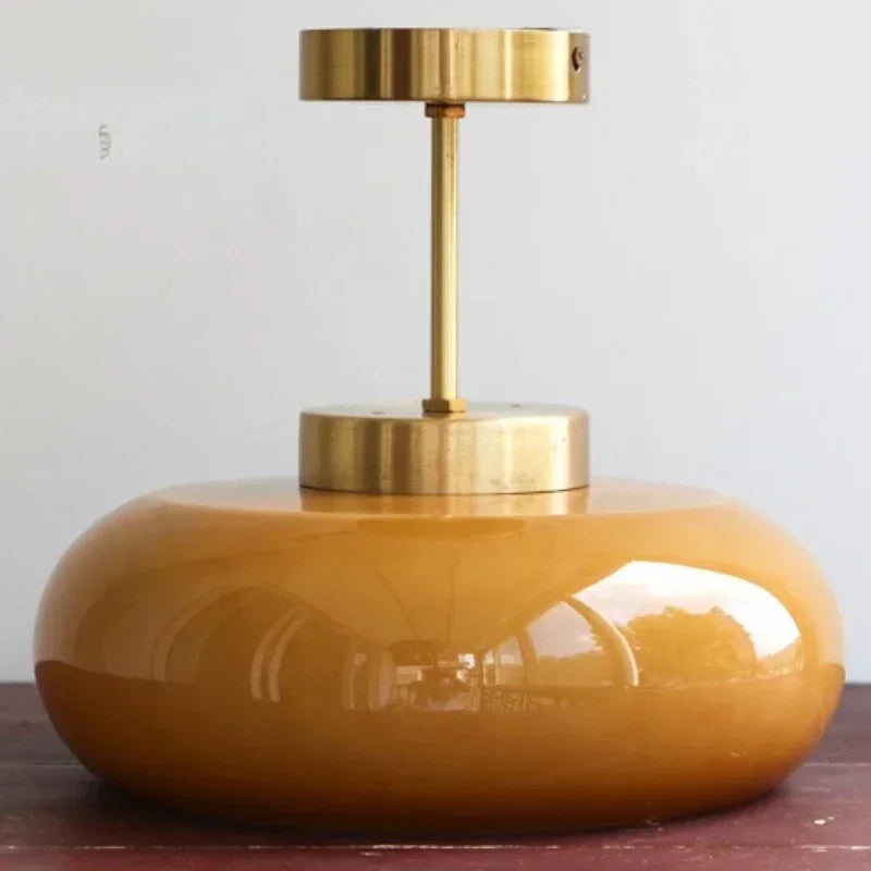 Elegant loftlampe med orange glasskærm i vintage stil