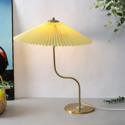 Bordlampe med plisseret skærm