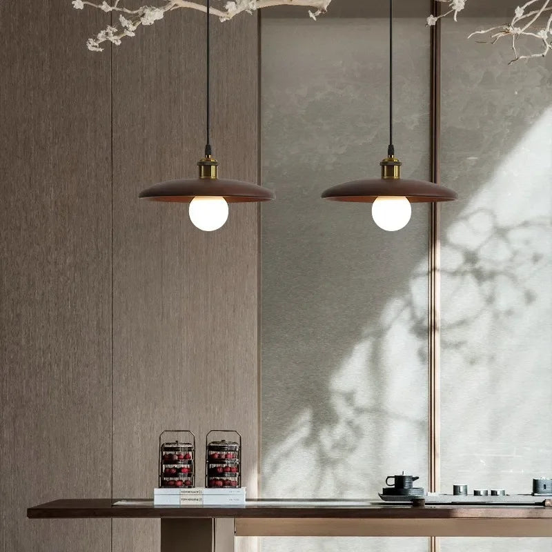 Skandinavisk pendellampe i træ – Minimalistisk loftlampe