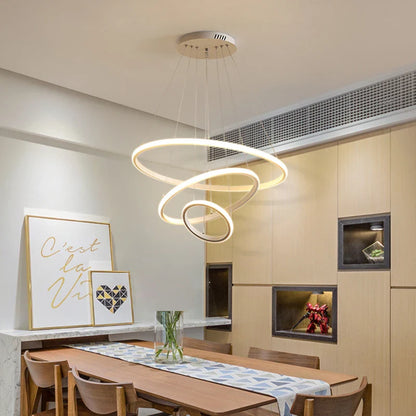 Moderne LED-pendellampe med 3D-ringe
