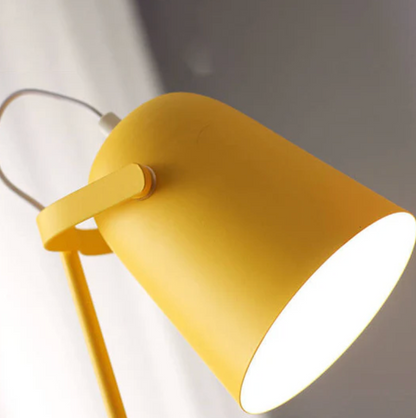 Moderne justerbar bordlampe i metal