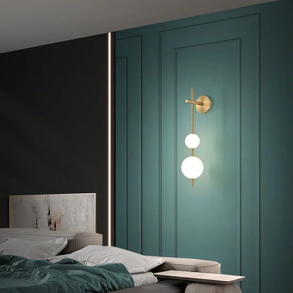 Moderne geometrisk væglampe med LED-kugler