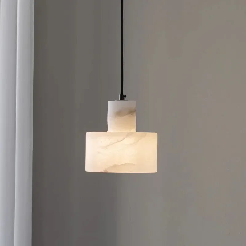 Pendellampe med Marmorkuppel – Minimalistisk Elegance