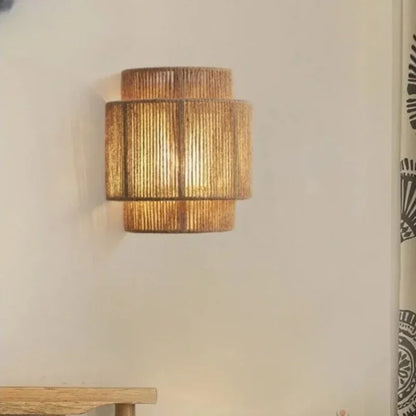 Hikari væglampe i naturligt hampetov – boho stil