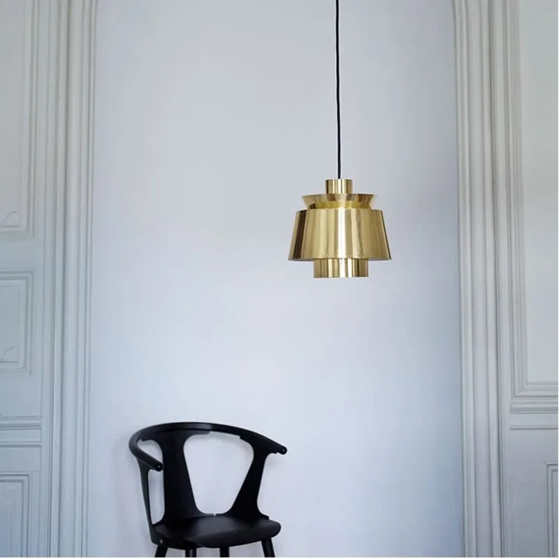 Moderne pendellampe med metalskærm