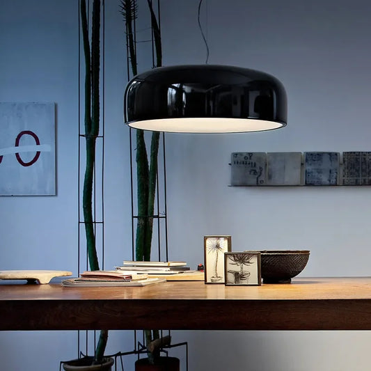 Moderne LED-pendellampe i diskform