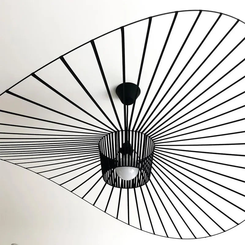 Moderne pendellampe med skulpturel spiralform