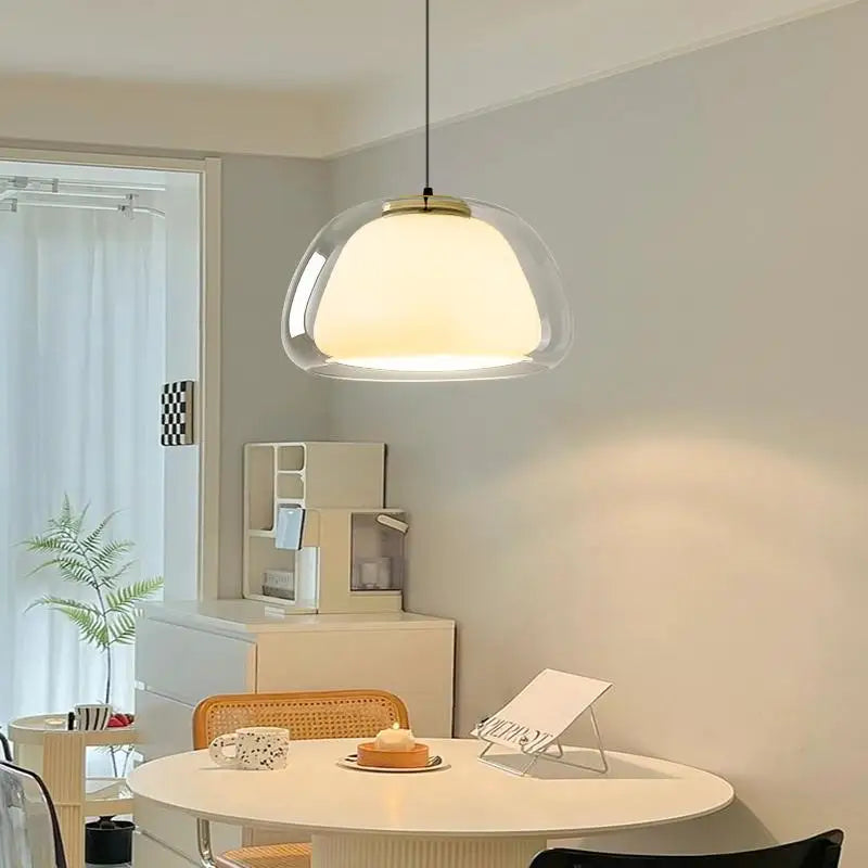 Moderne pendellampe med dobbelt glasskærm og LED