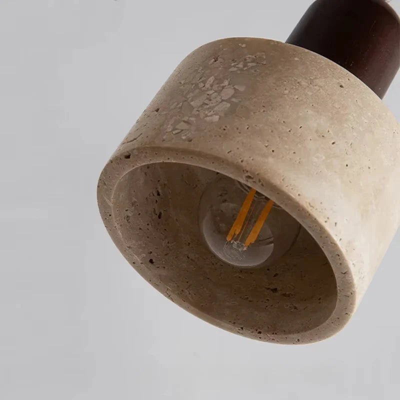 Pendellampe i natursten og træ – moderne loftlampe til køkken eller spisestue