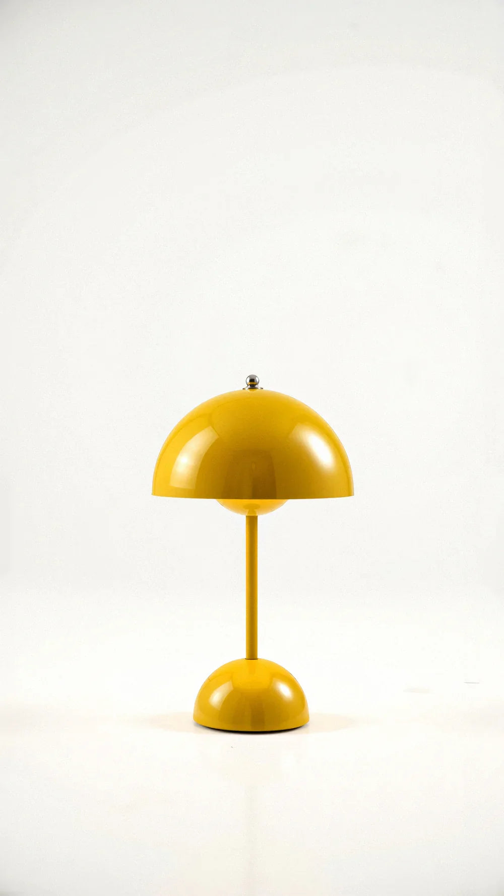 Trådløs bordlampe i minimalistisk design