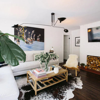 Sort loftlampe med drejelige arme – moderne design