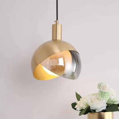 Moderne pendellampe med LED og glasskærm i guld og røget glas