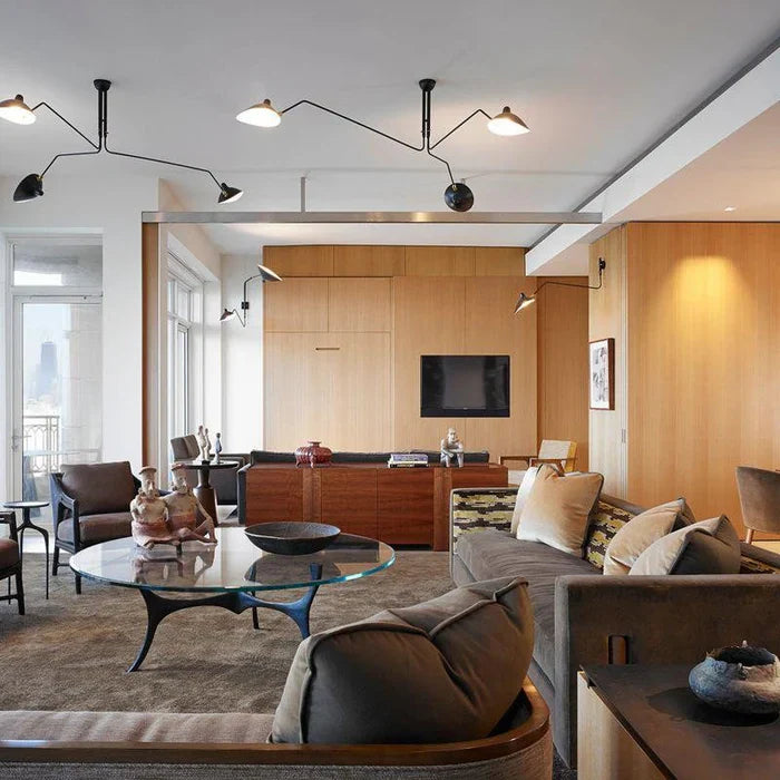 Sort loftlampe med drejelige arme – moderne design