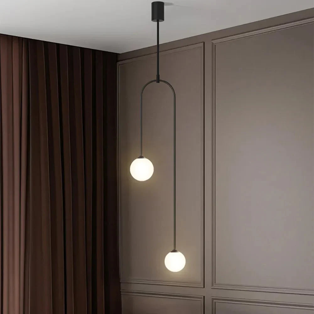 Moderne pendellampe med kugleformede skærme