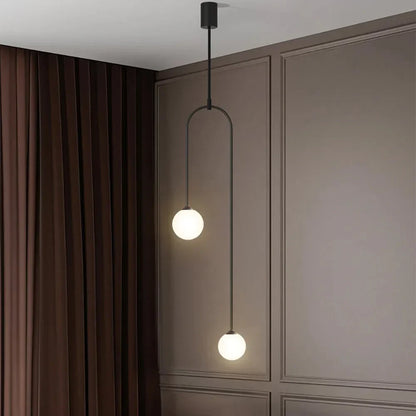 Moderne pendellampe med kugleformede skærme