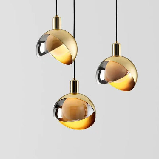Moderne pendellampe med LED og glasskærm i guld og røget glas