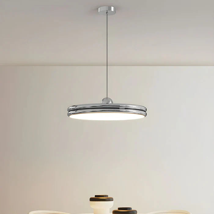 Moderne diskformet pendellampe – minimalistisk LED-belysning til spisestue og stue