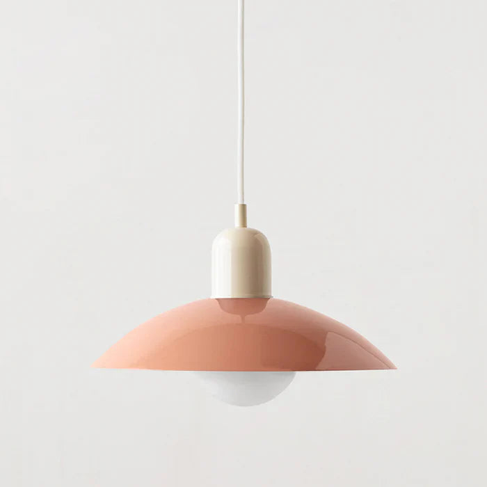 Moderne pendellampe med tofarvet design og Bauhaus-metalskærm