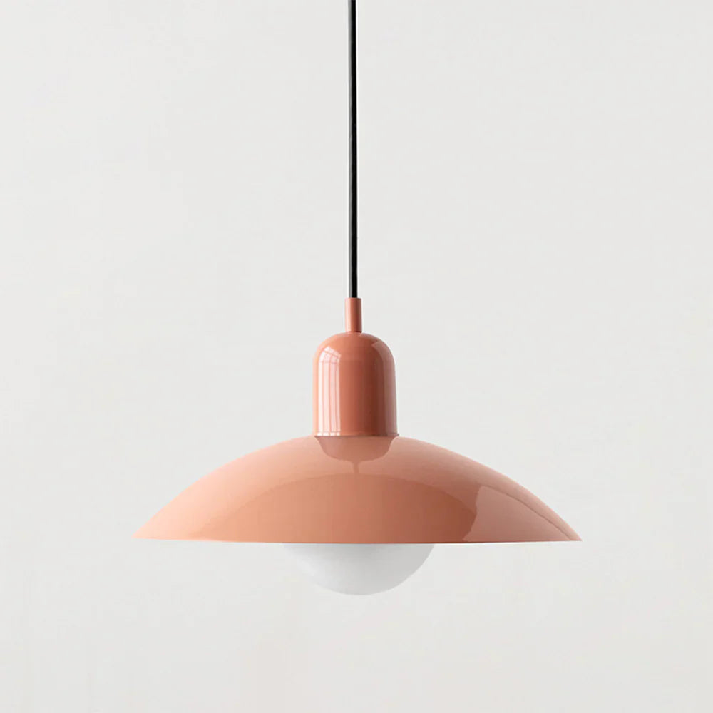 Moderne pendellampe med tofarvet design og Bauhaus-metalskærm