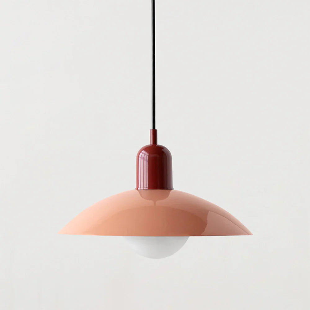 Moderne pendellampe med tofarvet design og Bauhaus-metalskærm