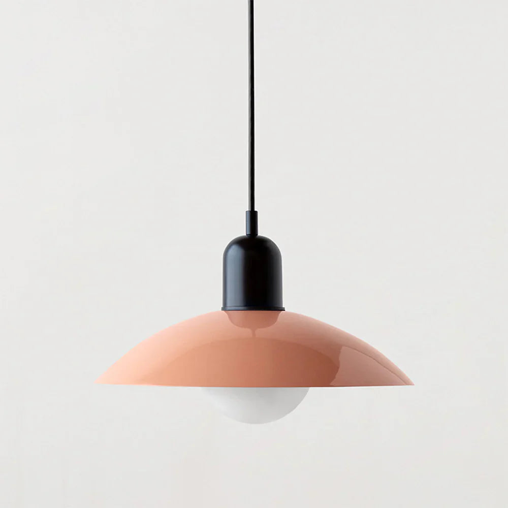 Moderne pendellampe med tofarvet design og Bauhaus-metalskærm