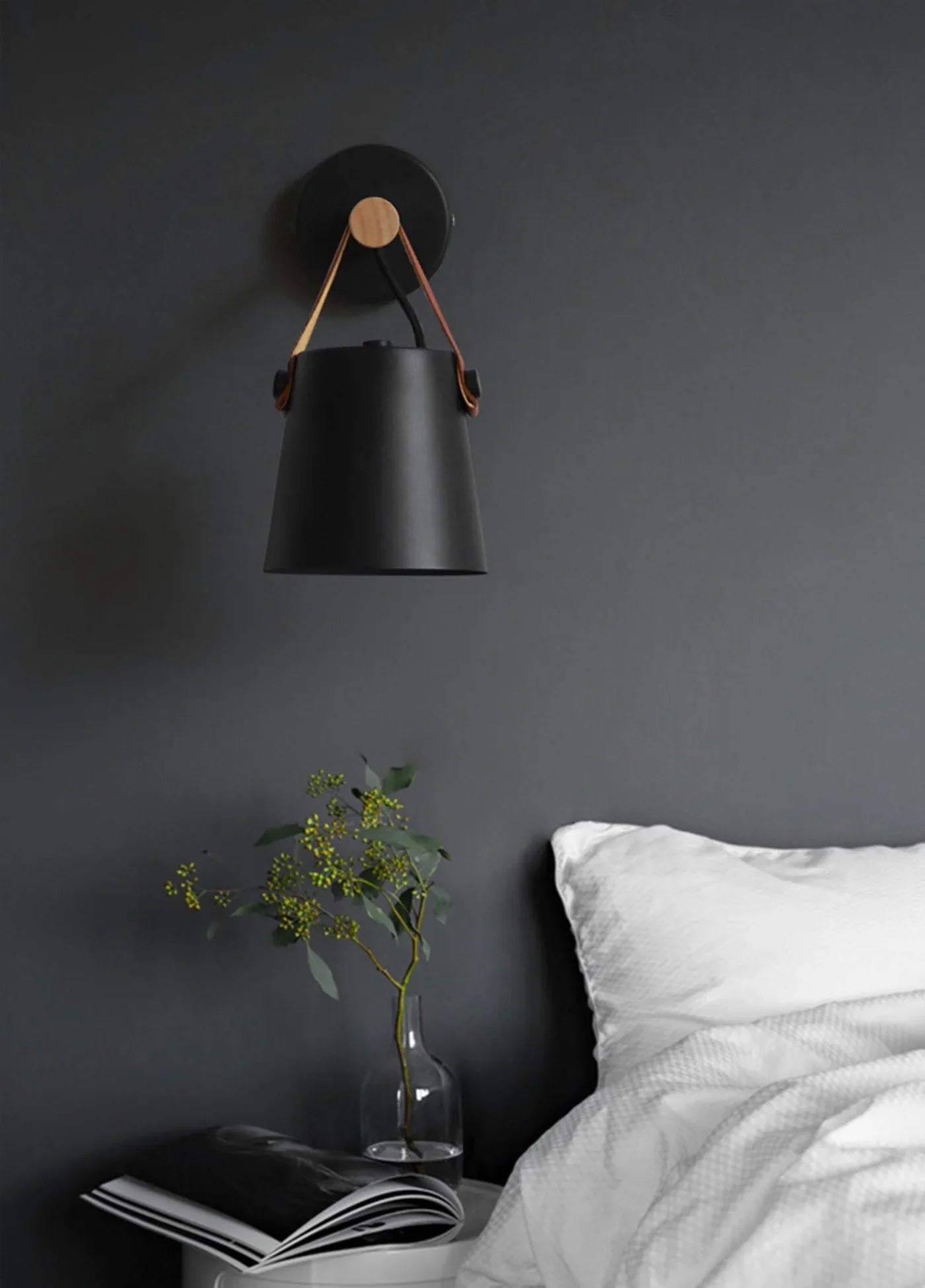 Moderne væglampe med træ og læder – skandinavisk minimalisme