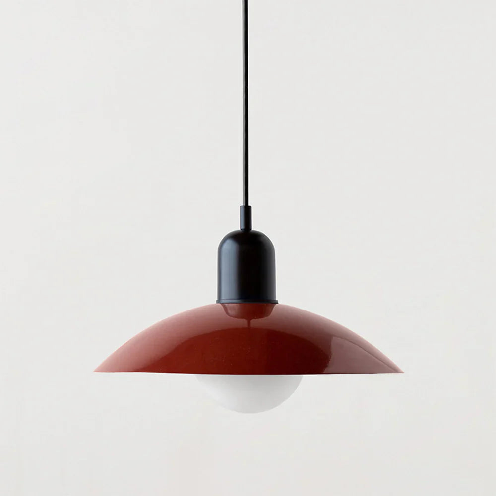 Moderne pendellampe med tofarvet design og Bauhaus-metalskærm